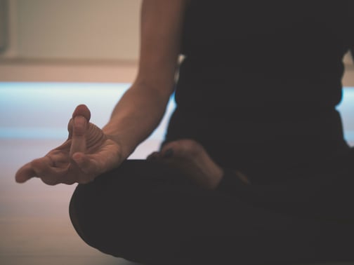 yin-yoga-bienfaits-pratique-definition